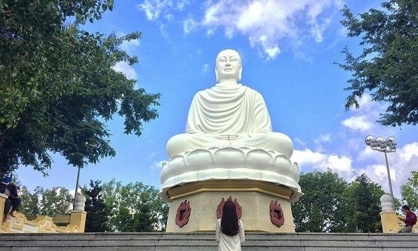 Phật ở trên Chùa, Phật ở trong lòng