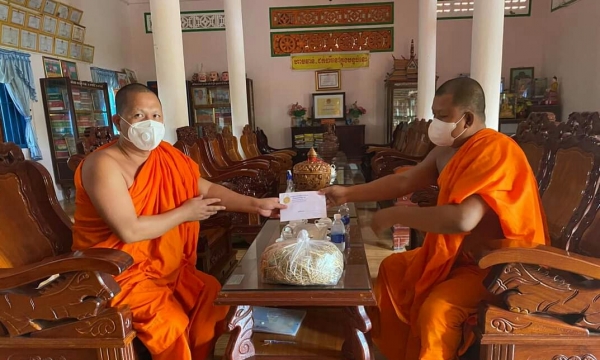 Hội Đoàn kết Sư sãi Yêu nước huyện Trà Cú thăm và cúng dường 37 chùa Khmer