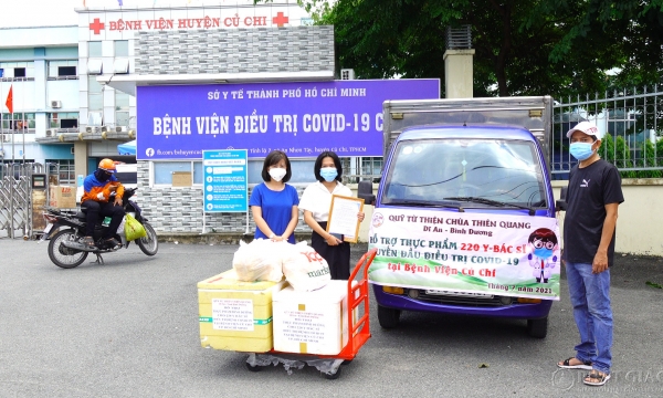 Quỹ từ thiện Thiên Quang hỗ trợ thực phẩm đến Y, Bác sĩ bệnh viện tuyến đầu