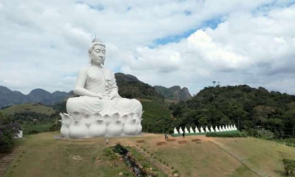 Tượng Phật khổng lồ được khánh thành ở Brazil