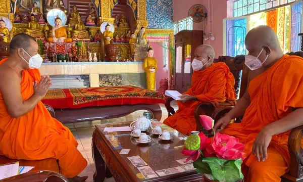 Hội Đoàn kết Sư sãi Yêu nước huyện Trà Cú thăm và cúng dường 37 chùa Khmer