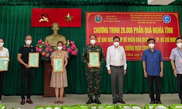 Hội từ thiện Pháp Hoa Ấn Quang ủng hộ chương trình '20.000 phần quà nghĩa tình'