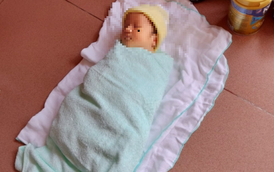 Bé trai 5 ngày tuổi bị bỏ rơi tại chùa Quang Minh, Bình Phước