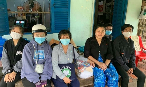 Phân ban GĐPT tỉnh Trà Vinh tặng quà cho huynh trưởng, đoàn sinh khó khăn