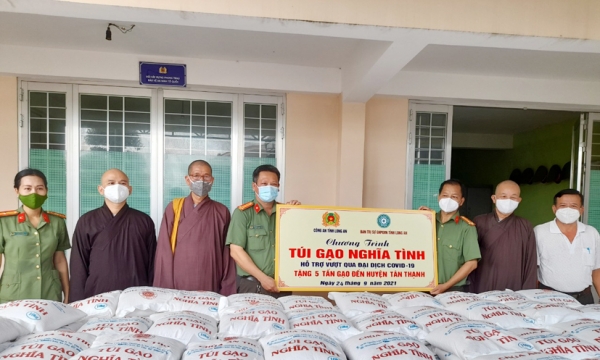 Phật giáo tỉnh Long An trao tặng 60 tấn gạo cho người dân khó khăn