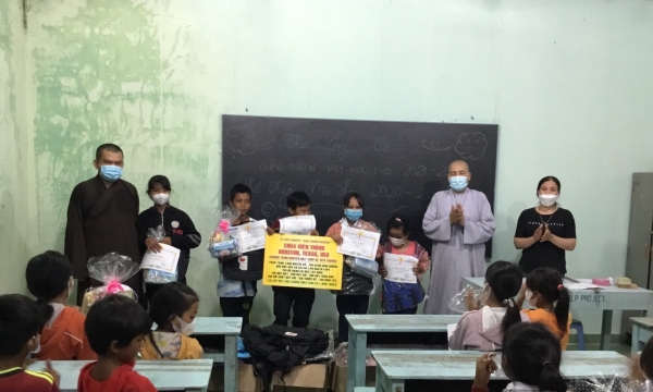 Lớp học tình thương chùa Long Cát khai giảng năm học mới 2021 – 2022