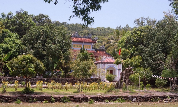 Chùa Đá Trắng – ngôi chùa cổ độc đáo của mảnh đất Phú Yên