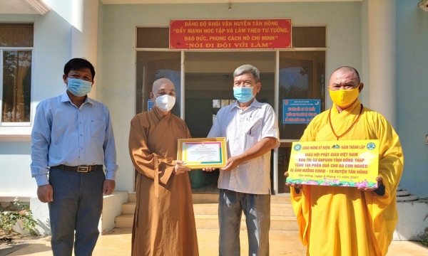 Phật giáo Đồng Tháp trao tặng 650 phần quà từ thiện nhân kỷ niệm 40 năm thành lập Giáo hội Phật giáo Việt Nam