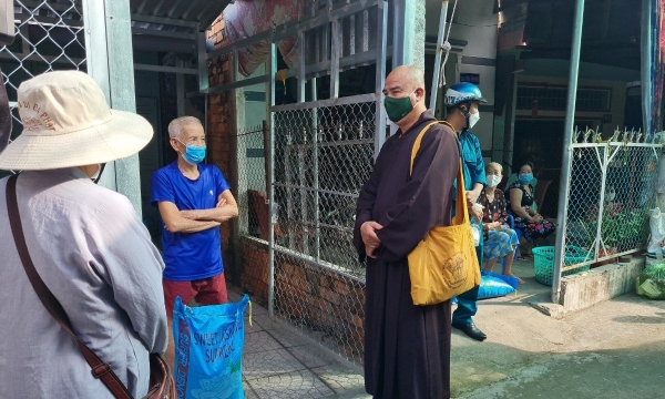 Phật giáo Châu Thành trao tặng 30 tấn gạo đến khu vực phong tỏa