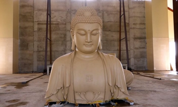 Hợp khối tôn tượng Đức Phật Thích Ca Mâu Ni bằng đồng tại tòa chánh điện Học viện PGVN