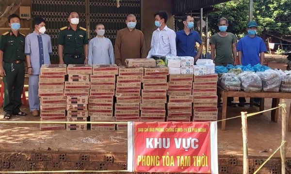 Chùa Vạn Hạnh hỗ trợ người dân khu vực phong tỏa thôn Bù Cà Mau xã Phú Nghĩa
