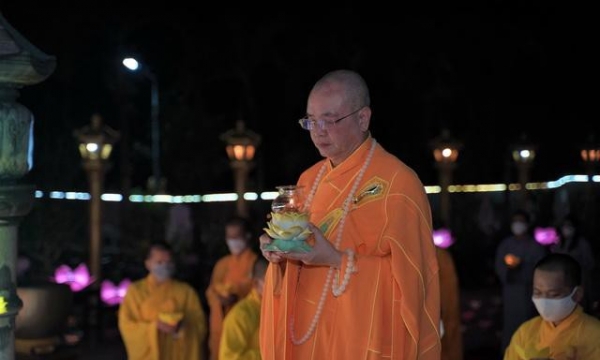 Đêm hoa đăng Kỷ niệm ngày vía Đức Phật A Di Đà tại chùa Từ Lâm