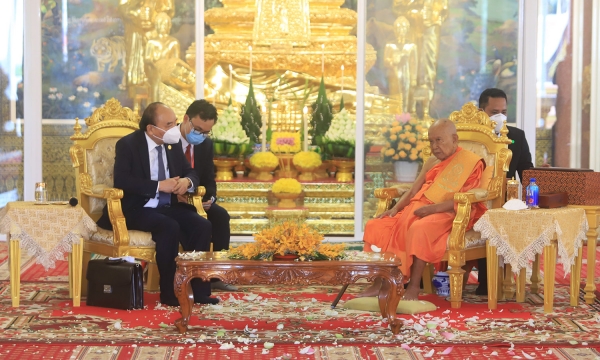 Chủ tịch nước Nguyễn Xuân Phúc thăm hai vị Đại Tăng thống ở đất nước chùa Tháp