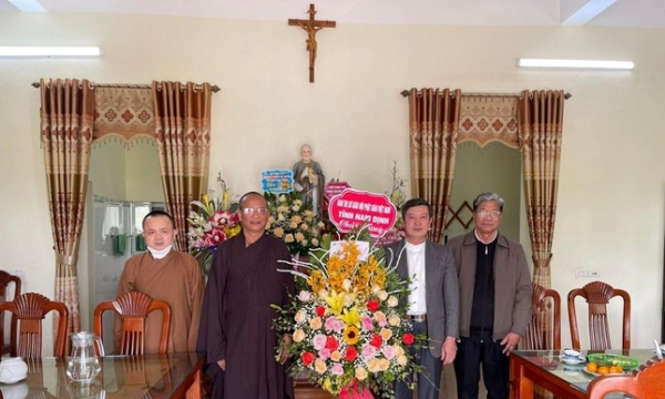 Lãnh đạo Phật giáo tỉnh Nam Định thăm và chúc mừng Giáng sinh