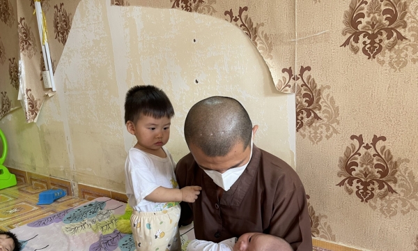 Những đứa trẻ sống nơi cửa Phật