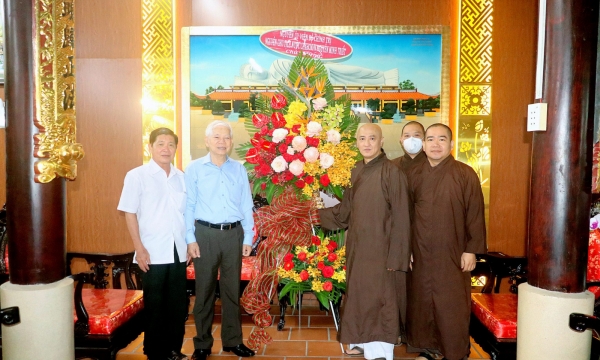 Ngài Nguyễn Minh Triết đến thăm HT. Thích Huệ Thông trước thềm Đại hội