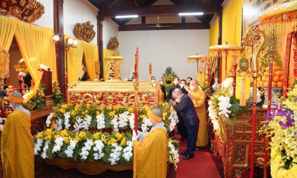 Chủ tịch Ủy ban Trung ương MTTQVN và nhiều đoàn viếng tang Đại lão Hòa thượng Thích Thanh Đàm