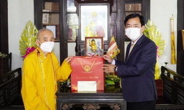 Thừa Thiên Huế: Chủ tịch UBND tỉnh thăm, chúc Tết Hòa thượng Thích Đức Thanh