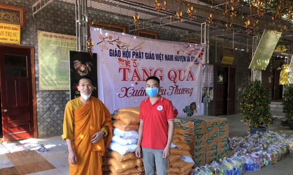 BTS Phật giáo huyện Ia Grai kết nối với Tổ Đình Vĩnh Nghiêm tặng 300 phần quà Tết
