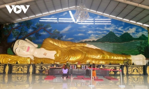 Tượng Phật nằm lớn nhất đảo Java - điểm du lịch tâm linh ở Indonesia