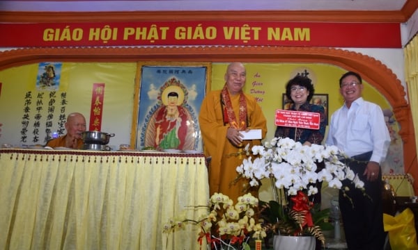 UBMTTQ. TP Hồ Chí Minh thăm tổ đình Vạn Thọ nhân Ngày Thày Thuốc Việt Nam