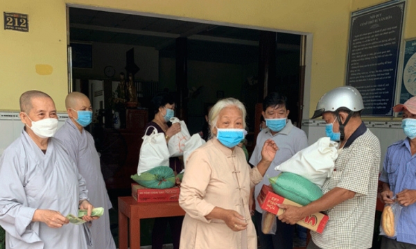 Chùa Thiên Phước Ni tặng quà hỗ trợ người Khiếm thị, người Khuyết tật và người nhiễm chất độc Da cam