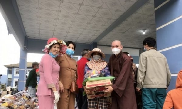 Phú Yên: Chùa Thiên Long trao quà đến đồng bào có hoàn cảnh khó khăn
