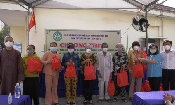 Chùa Thiền Tôn 2 tổ chức khám chữa bệnh, cấp thuốc miễn phí cho người già neo đơn