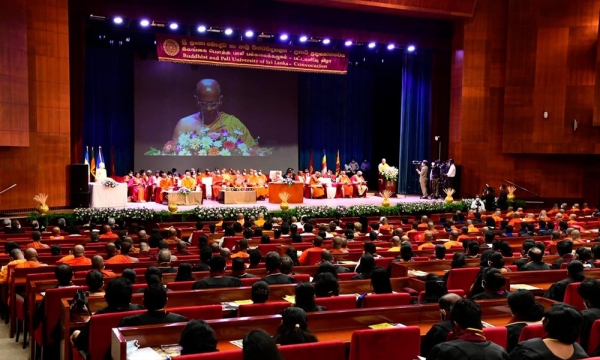 Trường Đại học Phật học và Pali Tích Lan trao bằng Tiến sĩ danh dự về Văn học cho TT.Thích Nhật Từ