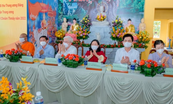 Bình Dương: Đoàn công tác Trung ương và lãnh đạo Tỉnh ủy chúc Tết Chôl Chnăm Thmây chư Tăng, đồng bào Khmer