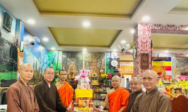 Ban Trị sự Phật giáo quận Tân Bình chúc Tết Chôl Chnăm Thmây tại chùa Pothiwong