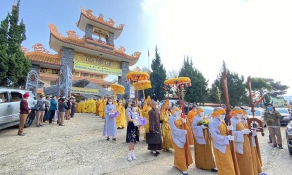 Lâm Đồng: Lễ truy niệm, cung tống kim quan Ni trưởng Thích nữ Huệ Trang đến nơi trà-tỳ