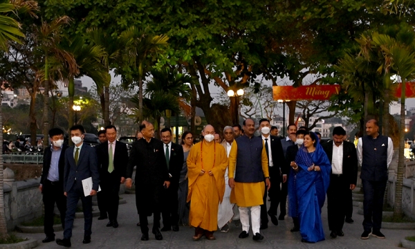 Hà Nội: Đoàn đại biểu Hạ Nghị viện Cộng hòa Ấn Độ Thăm chùa Trấn Quốc