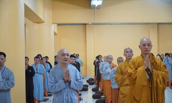 Chùa Long Hưng: Mừng ngày Phật Đản sinh, 200 Phật tử tham dự khóa tu “Niệm Phật 1 ngày 1 đêm”