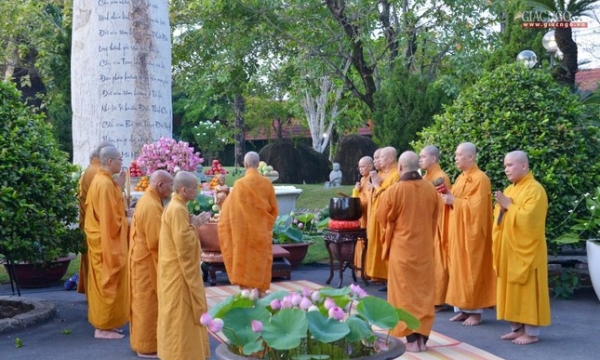 Trang nghiêm lễ Tắm Phật tại chùa Huê Nghiêm