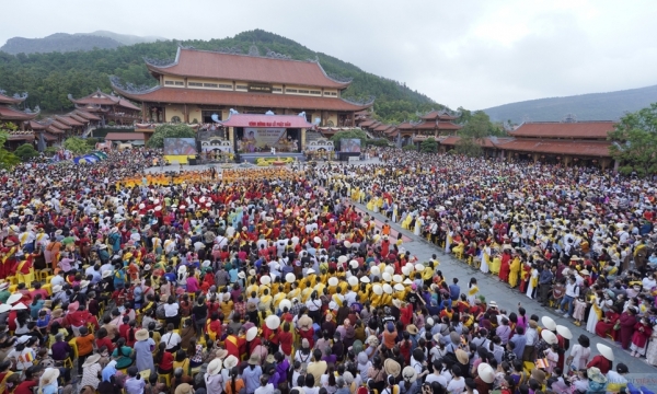 Quảng Ninh: 4 vạn Phật tử dự Đại lễ Phật đản chùa Ba Vàng