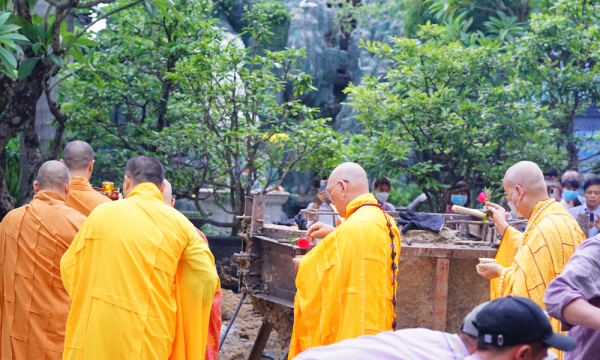 Lễ chú nguyện rót đồng tạo kim thân Đức Phật tại chùa Phổ Quang