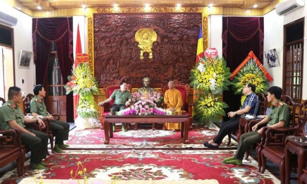 Công an tỉnh Nam Định đến thăm và chúc mừng Đại lễ Phật đản 2022 tại Trung tâm Phật giáo Trúc Lâm Thiên Trường