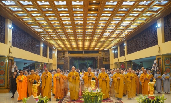 Phật tử chùa Long Hưng về bên Phật mừng Phật đản sinh