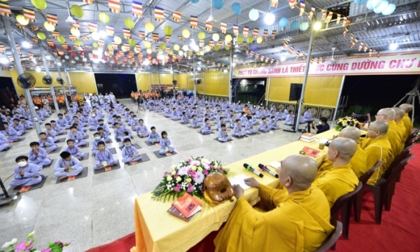 Hơn 220 em thiếu nhi hoan hỷ làm lễ xuất gia báo hiếu tại chùa Quan Âm Đông Hải