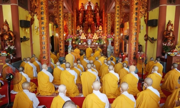 Trên 450 Tăng Ni chính thức bắt đầu mùa an cư kiết hạ tại chùa Thánh Long