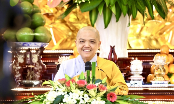 Ni sư Hương Nhũ thuyết giảng tại Trường hạ chùa Long Vân