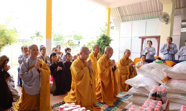 Tu viện Kim Cang thăm và cúng dường 05 điểm trường hạ trong tỉnh