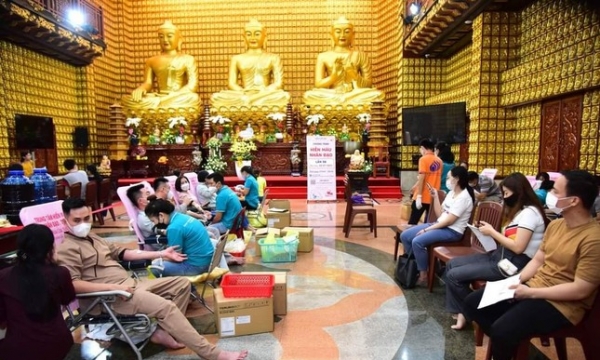 Hơn 700 người đăng ký hiến máu nhân đạo tại chùa Giác Ngộ