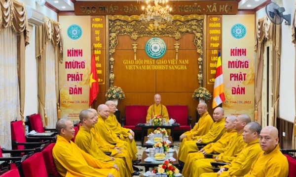Đức Quyền Pháp chủ lễ Phật tại chùa Quán Sứ, thăm Văn phòng Trung ương GHPGVN