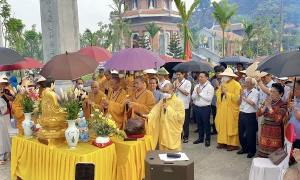 Nam Định: Lễ chú nguyện rót đồng đúc tượng Phật Di Lặc tại chùa Hổ Sơn