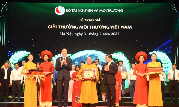 Ban TTTT T.Ư nhận Giải thưởng Môi trường Việt Nam năm 2021