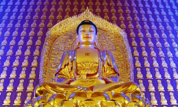 Chiêm ngưỡng tôn tượng Đức Bổn Sư ở chánh điện mới Học viện Phật giáo VN tại TP.HCM