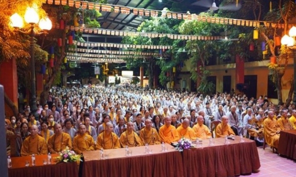 1.500 Phật tử tham dự Đại lễ Vu lan 'Đêm hội hoa hồng cài áo' tại chùa Bằng