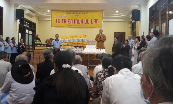 Chùa Báo Vân trao 40 suất quà cho các hội viên HNM nghèo Hương Trà